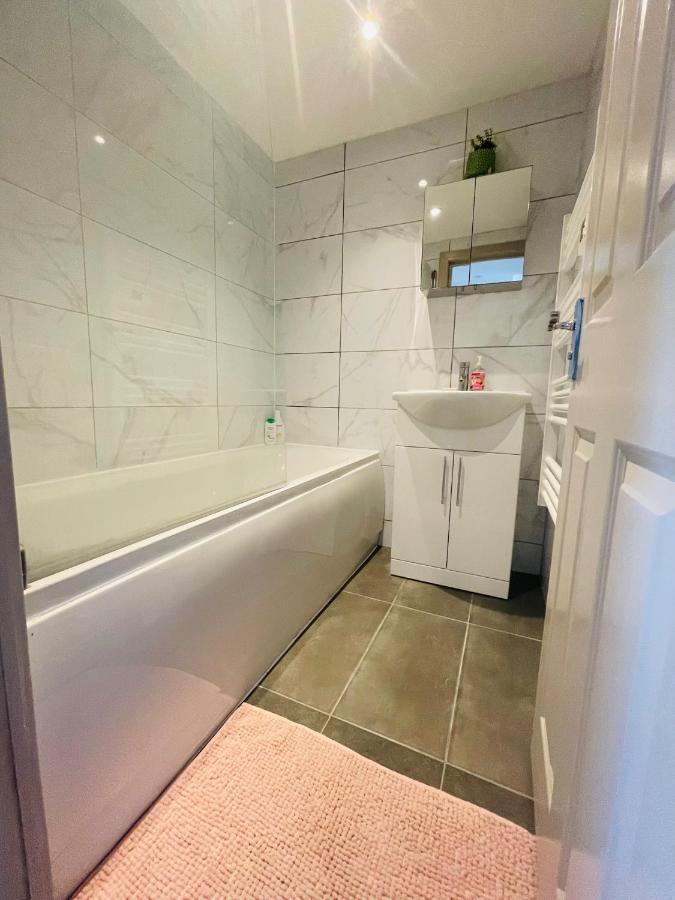 Lovely 1 Bedroom Apartment In Λονδίνο Εξωτερικό φωτογραφία